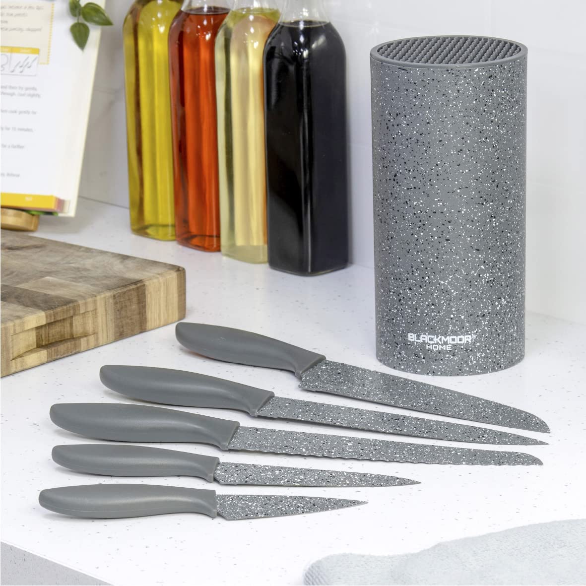 5-Piece Knife Set / Comes with Freestanding Storage Block / Stainless Steel Knives / Non-Stick Grey Marble Coating / Easy Clean / Modern & Stylish Kitchen Accessory