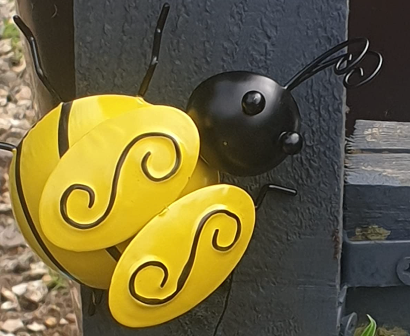 Metal Bumble Bee Garden Decorations Wall Art Bee 3D Sculpture Garden Ornaments Outdoor