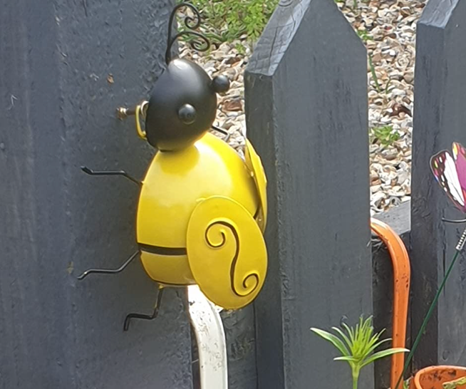 Metal Bumble Bee Garden Decorations Wall Art Bee 3D Sculpture Garden Ornaments Outdoor