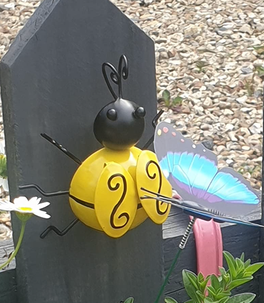 Metal Bumble Bee Garden Decorations Wall Art Bee 3D Sculpture Garden Ornaments Outdoor