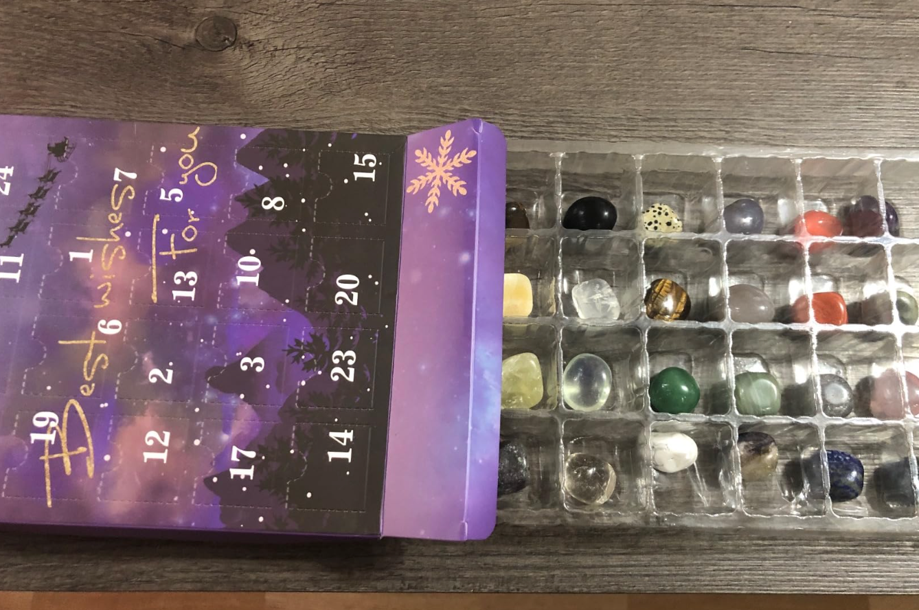 Crystals Advent Calendar 2023, 24 Days Natural Crystal Minerals & Fossils Gemstones Christmas Countdown Advent Calendars for Kids,Enthusiasts Rock Collection Gifts for Boys Girls Xmas