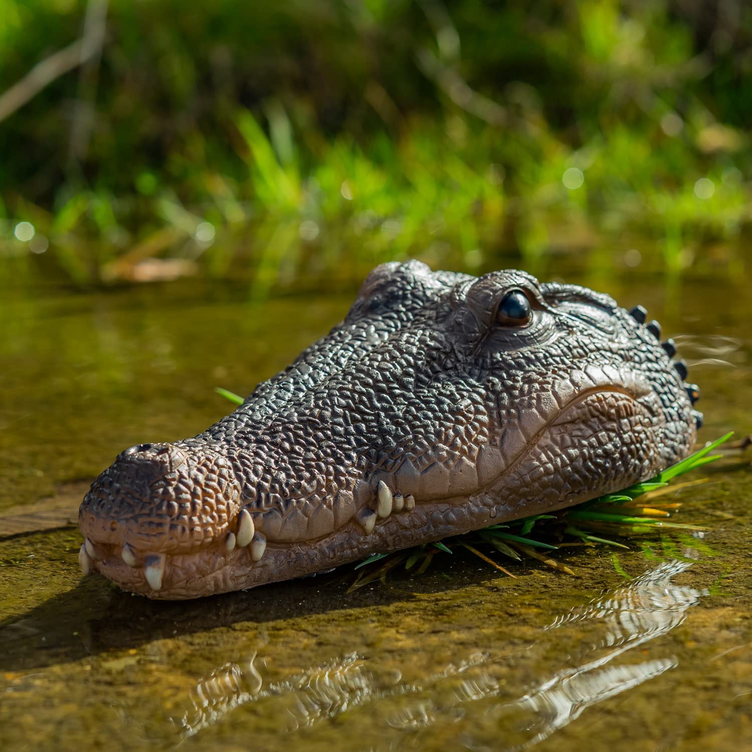 Woodside Floating Croc/Alligator Realistic Garden Pond Water Feature Ornament