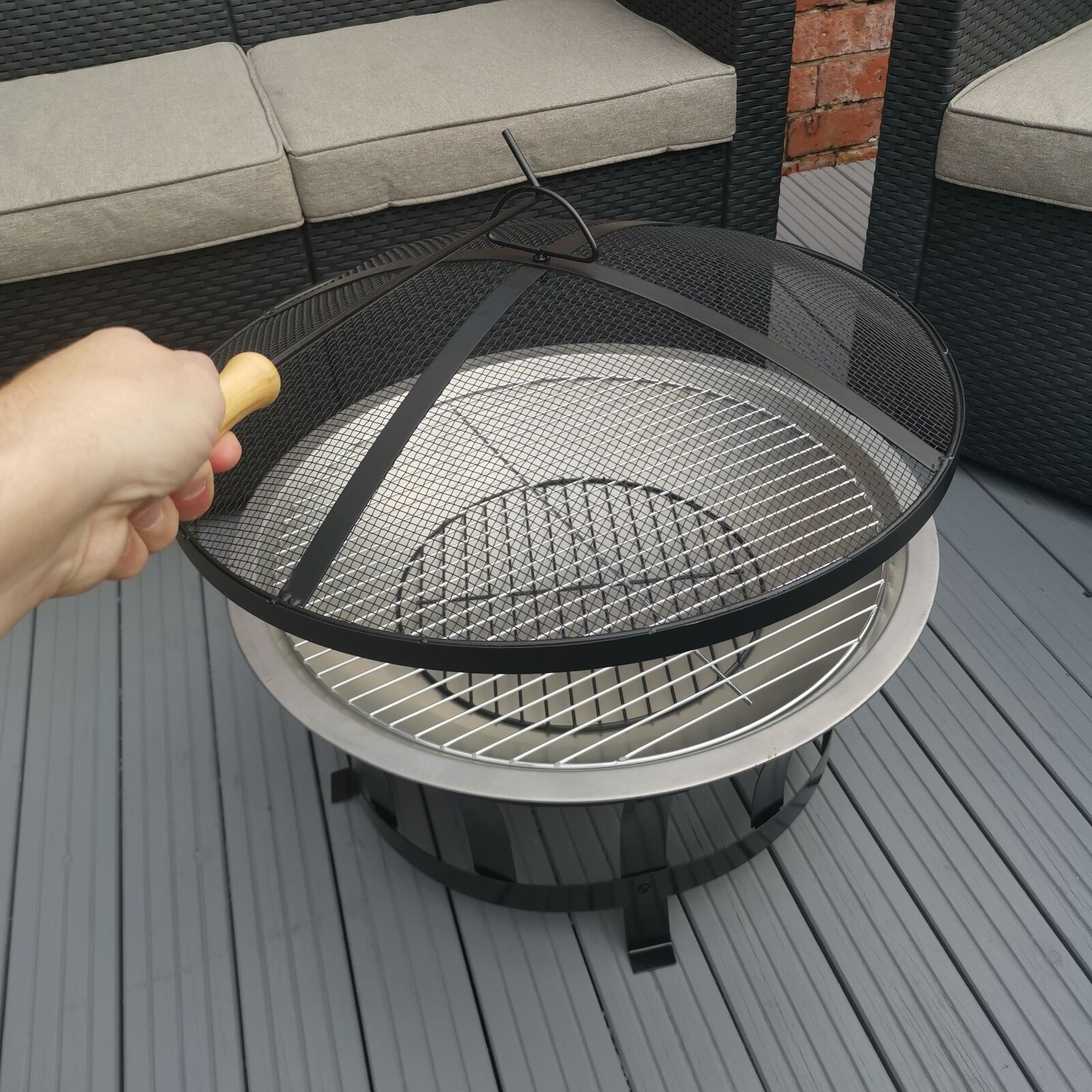 60cm Garden Fire Pit Bowl with Barbecue / BBQ Grill and Mesh Lid