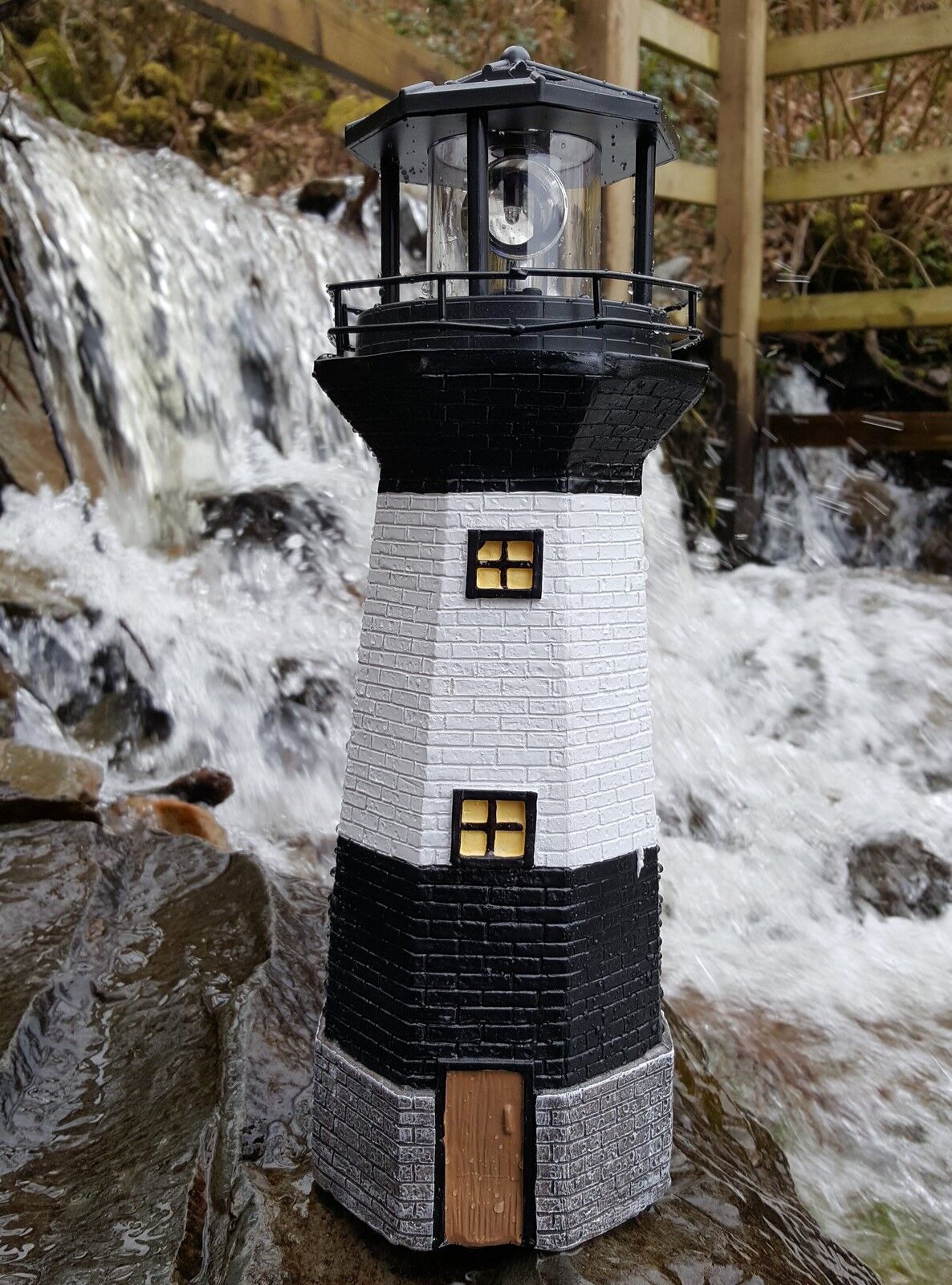 SOLAR POWERED LIGHTHOUSE ROTATING LED GARDEN LIGHT HOUSE DECORATION ORNAMENT